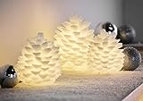 Dekoleidenschaft 3x LED-Zapfen White aus weißem Wachs, flammenlos flackernd, Wachskerze, Winterdekoration