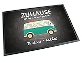 Unikatolo Fußmatte Camper Van mit Name personalisiert - Camping, Abenteuer Outdoor, individuell Bedruckt, Hochzeitsgeschenk, Paare, personalisiertes Geschenk, Geburtstag, Ausflug, Urlaub (50 x 35 cm)