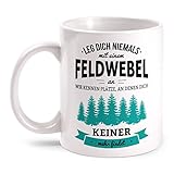 Fashionalarm Tasse Leg dich niemals mit einem Feldwebel an beidseitig bedruckt mit Spruch | Geburtstag Geschenk Idee Bundeswehr Soldat Beruf Job, Farbe:weiß