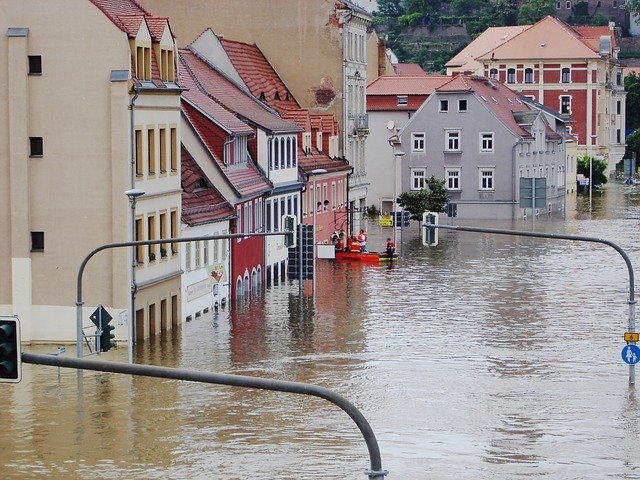 SHTF - Die Kacke ist am Dampfen: Hochwasser in einer Innenstadt
