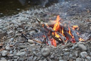 Überlebenswichtige Fähigkeiten: Feuer machen